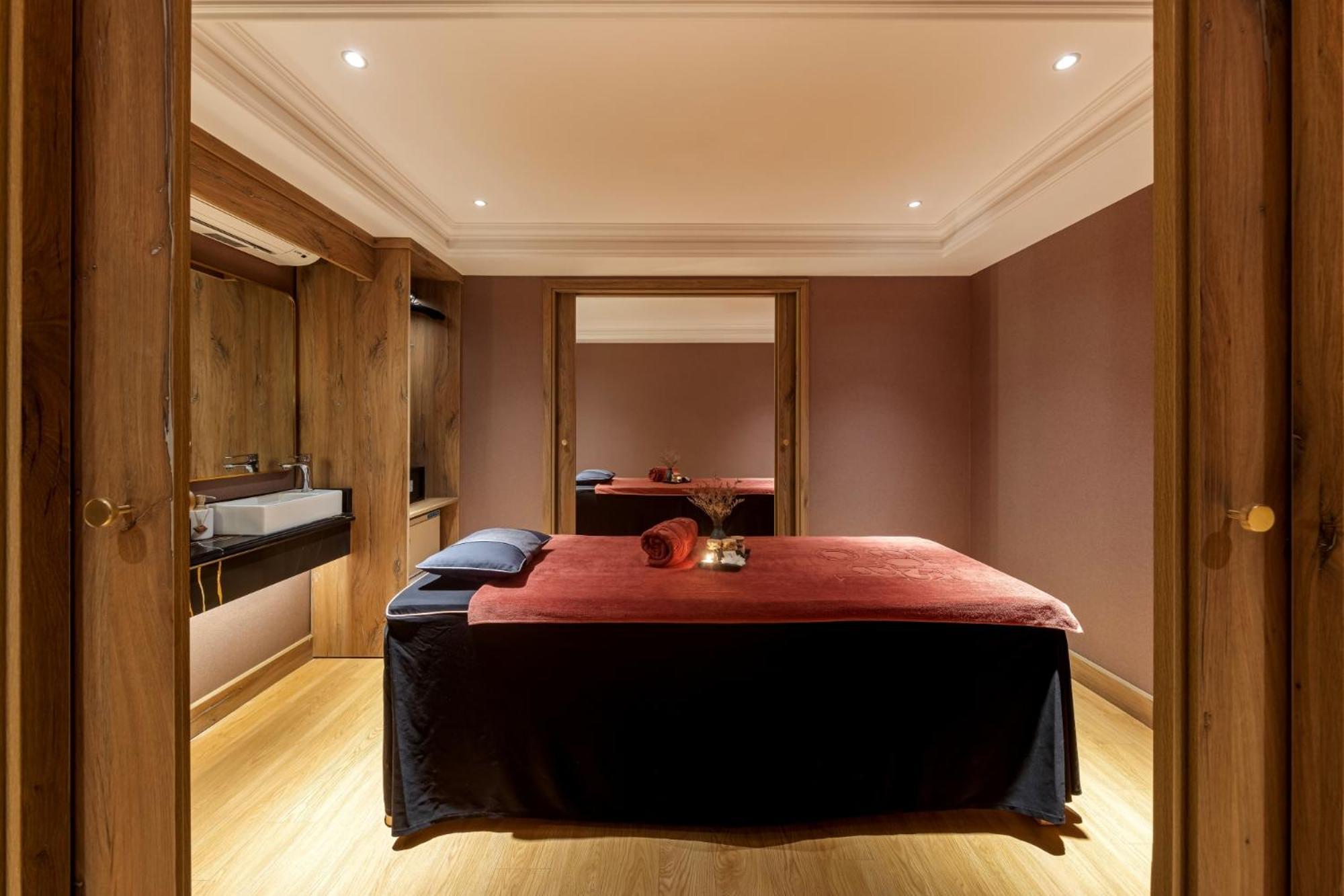 La Siesta Classic Hang Thung Hanoi Bagian luar foto A treatment room at The Dorchester