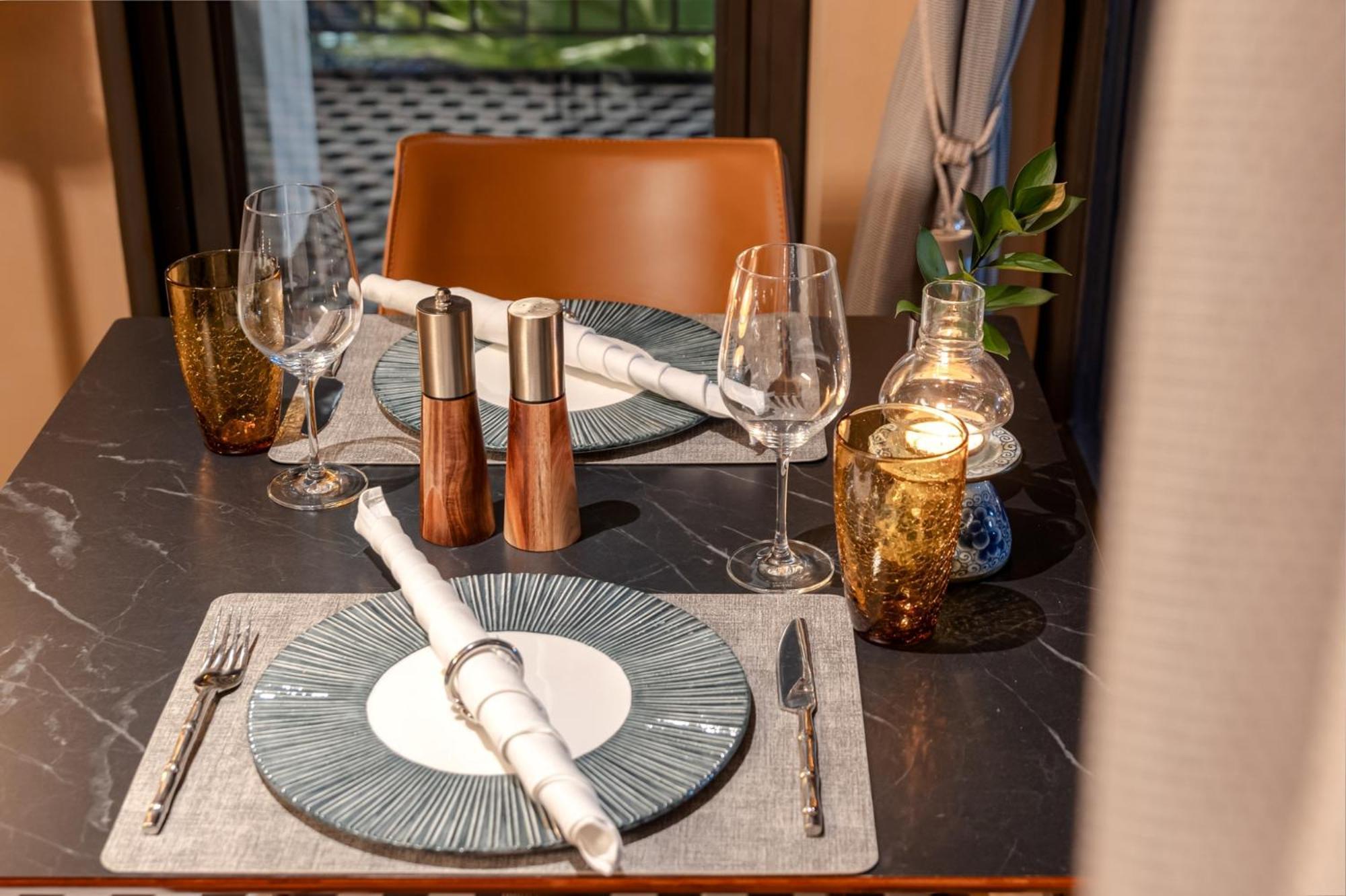La Siesta Classic Hang Thung Hanoi Bagian luar foto A place setting