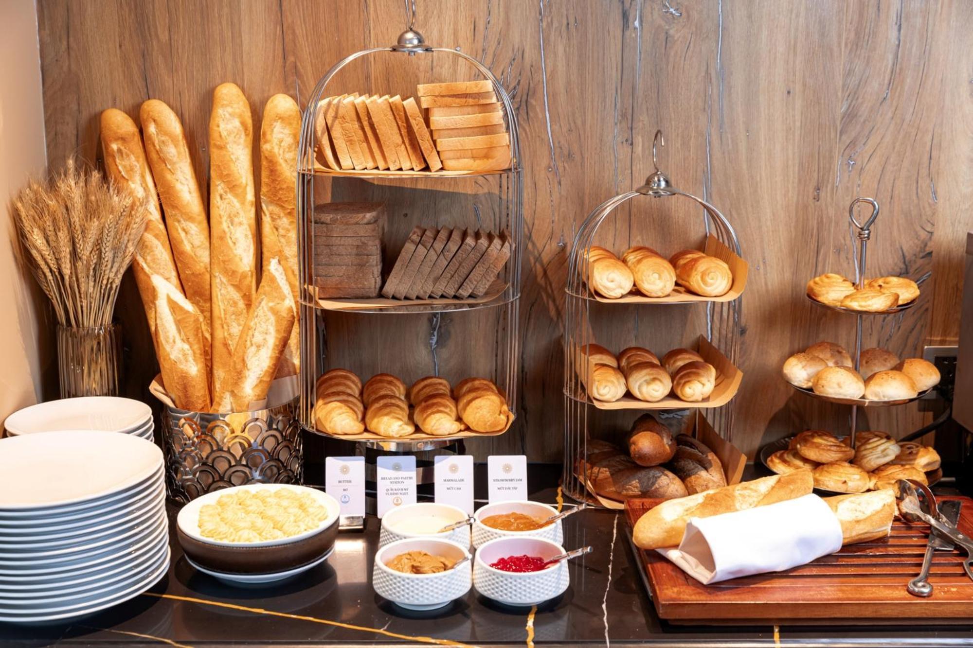 La Siesta Classic Hang Thung Hanoi Bagian luar foto A bread station
